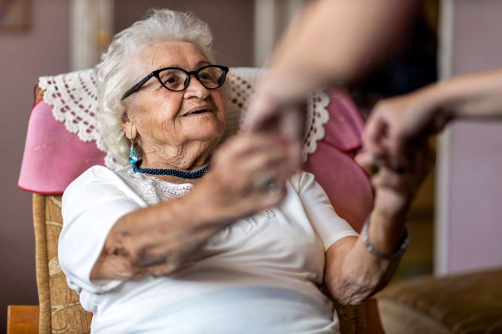 care home lady {{brizy_dc_image_alt entityId=